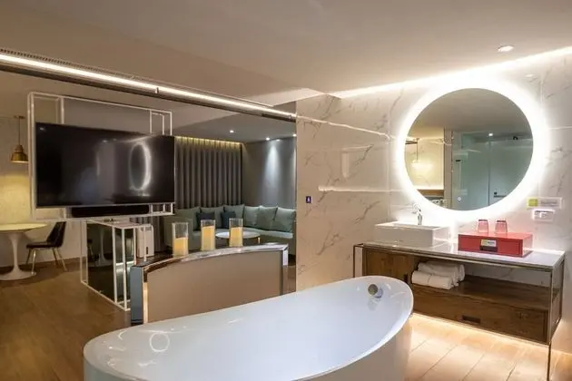 Deluxe Tek Büyük Yataklı Oda