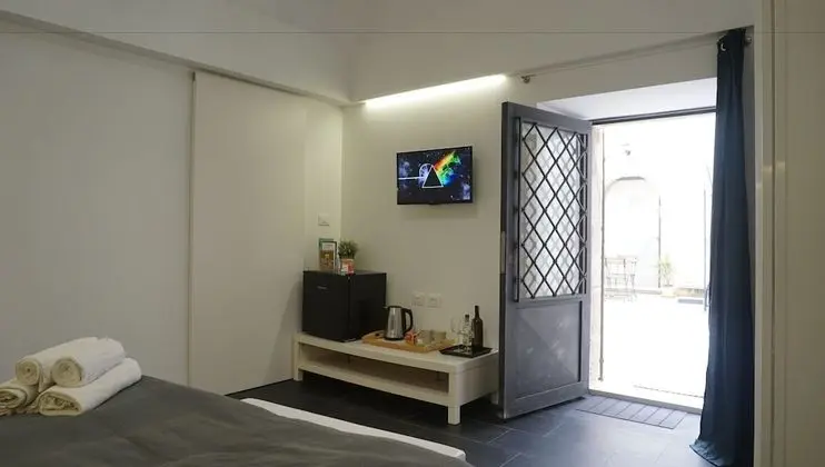 Deluxe Tek Büyük Yataklı Oda, 1 Yatak Odası, Banyolu/Duşlu, Avlu Manzaralı