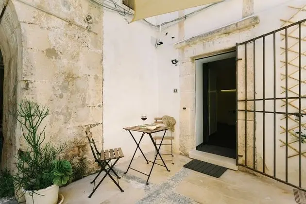 Deluxe Tek Büyük Yataklı Oda, 1 Yatak Odası, Banyolu/Duşlu, Avlu Manzaralı