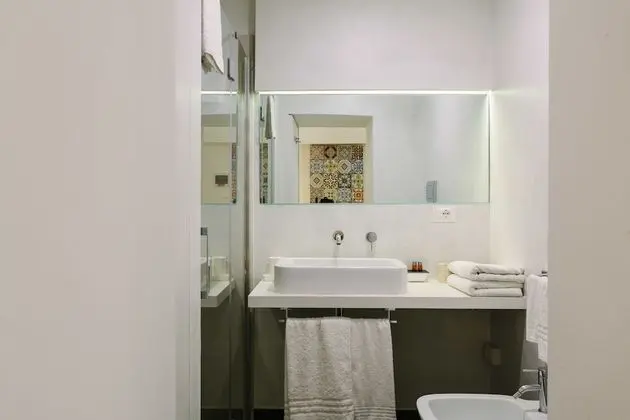 Deluxe Tek Büyük Yataklı Oda, 1 Yatak Odası, Banyolu/Duşlu, Avlu Manzaralı