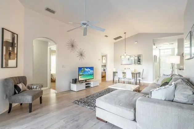 Ev (17637 Silver Creek)