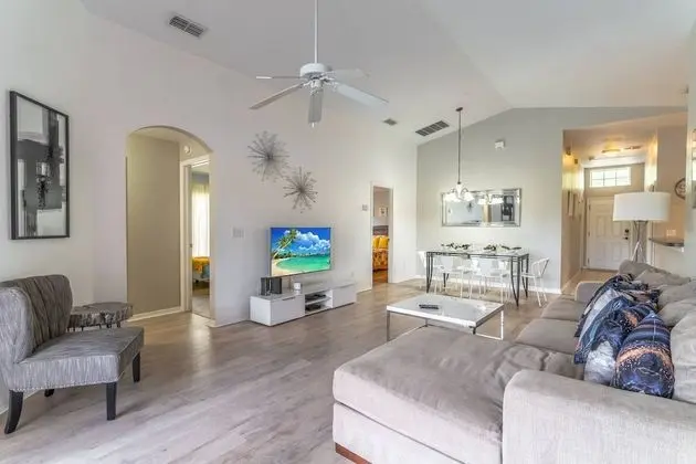 Ev (17637 Silver Creek)