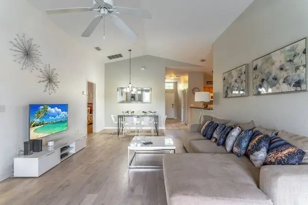 Ev (17637 Silver Creek)