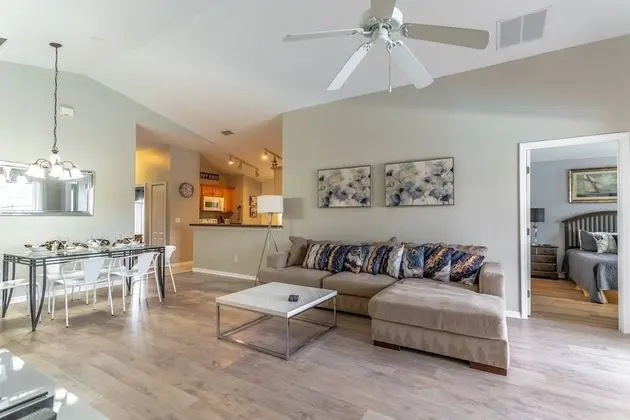 Ev (17637 Silver Creek)