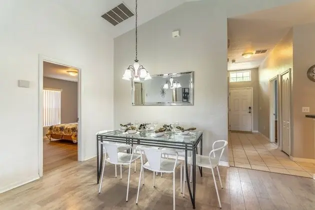 Ev (17637 Silver Creek)