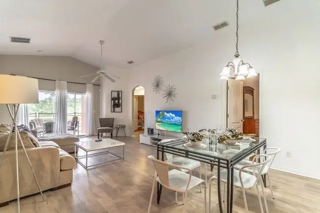 Ev (17637 Silver Creek)