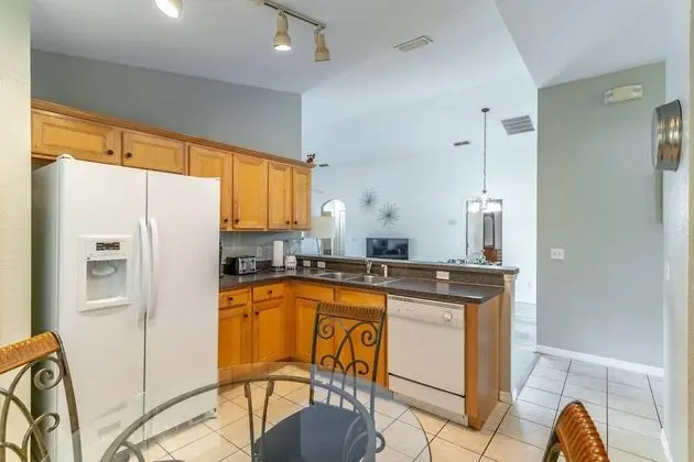 Ev (17637 Silver Creek)