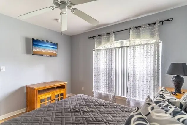Ev (17637 Silver Creek)