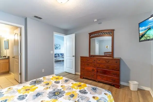 Ev (17637 Silver Creek)