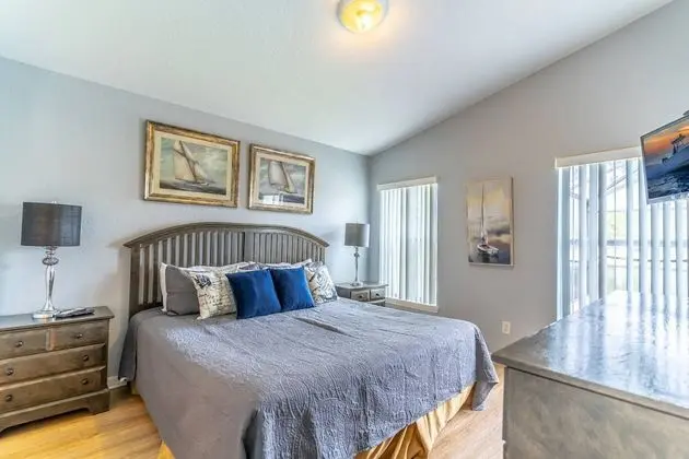 Ev (17637 Silver Creek)