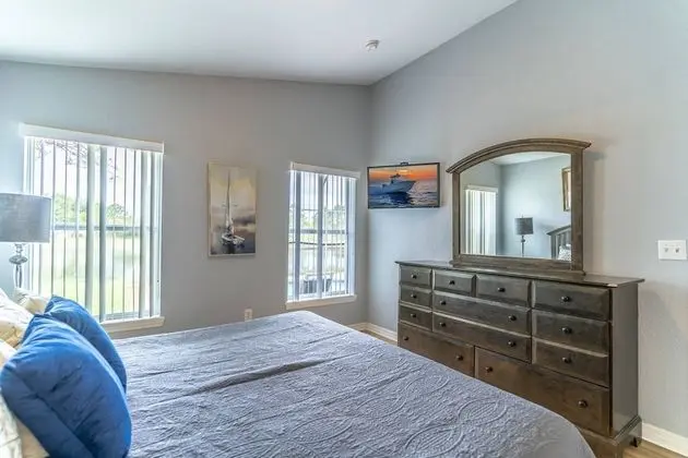 Ev (17637 Silver Creek)