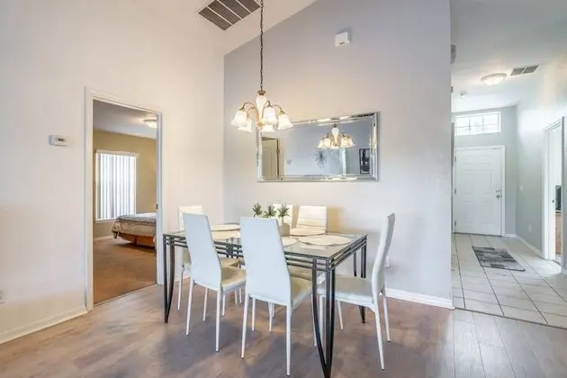 Ev (17637 Silver Creek)