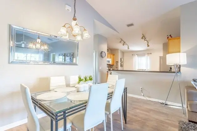 Ev (17637 Silver Creek)