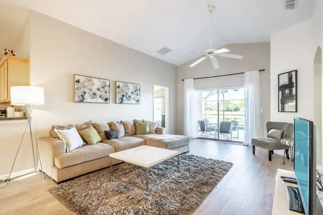 Ev (17637 Silver Creek)