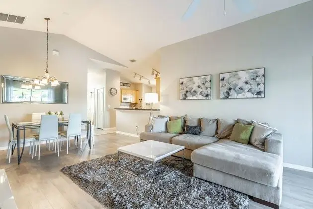 Ev (17637 Silver Creek)