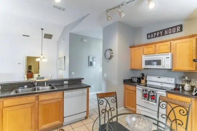 Ev (17637 Silver Creek)