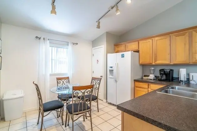 Ev (17637 Silver Creek)