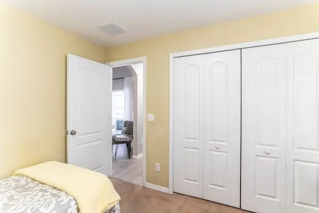 Ev (17637 Silver Creek)
