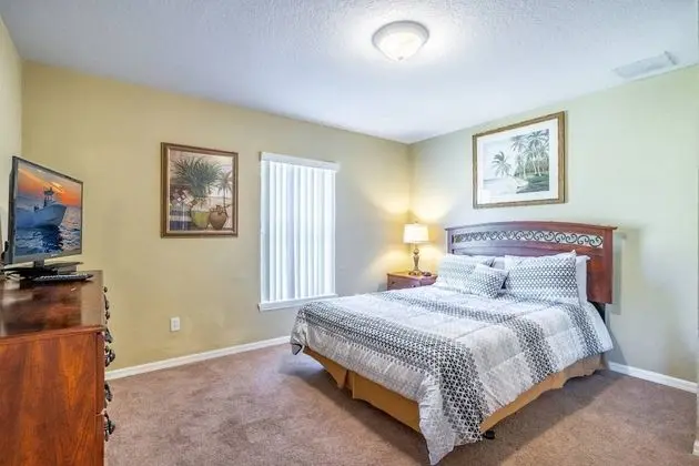 Ev (17637 Silver Creek)