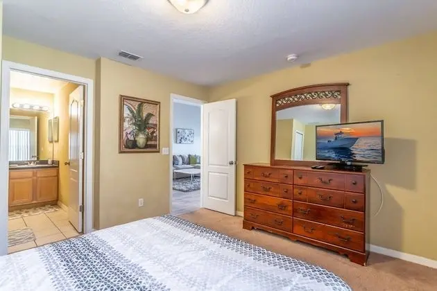 Ev (17637 Silver Creek)