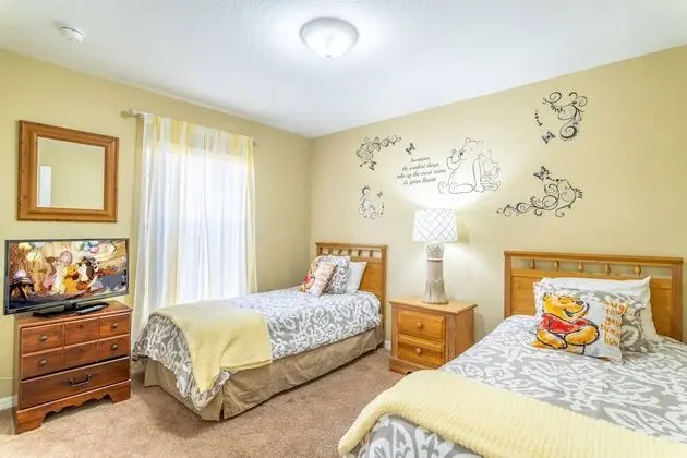 Ev (17637 Silver Creek)