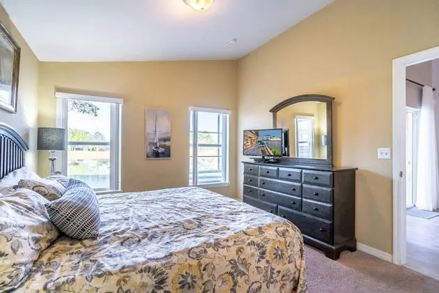 Ev (17637 Silver Creek)