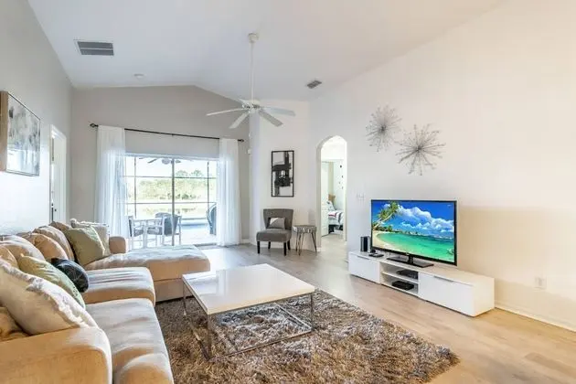 Ev (17637 Silver Creek)