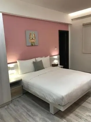 Tek Büyük Yataklı Oda (Dark Pink)