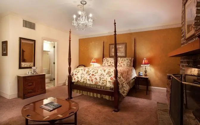Room, 1 Queen Bed (106), Stairs Required
