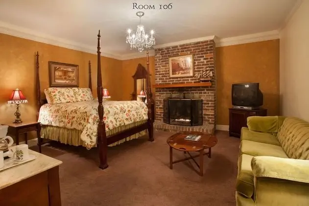 Room, 1 Queen Bed (106), Stairs Required