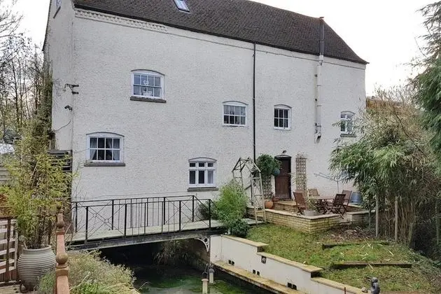 Ev, 1 Büyük (Queen) Boy Yatak ve Çekyat