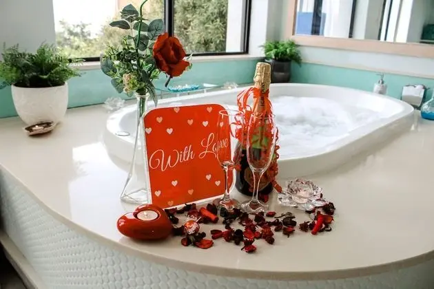 Premium Room, 1 King Bed, Spa Bath, Ocean View, Beachside
