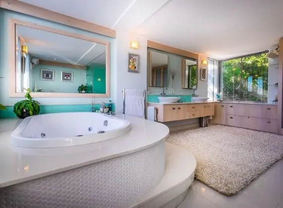 Premium Room, 1 King Bed, Spa Bath, Ocean View, Beachside