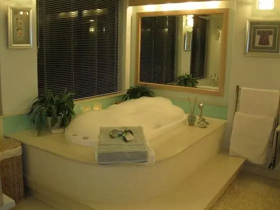 Premium Room, 1 King Bed, Spa Bath, Ocean View, Beachside