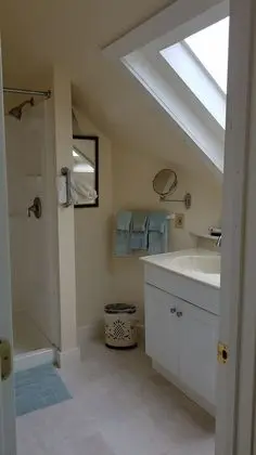 Basic Oda, 1 Büyük (Queen) Boy Yatak, Özel Banyo