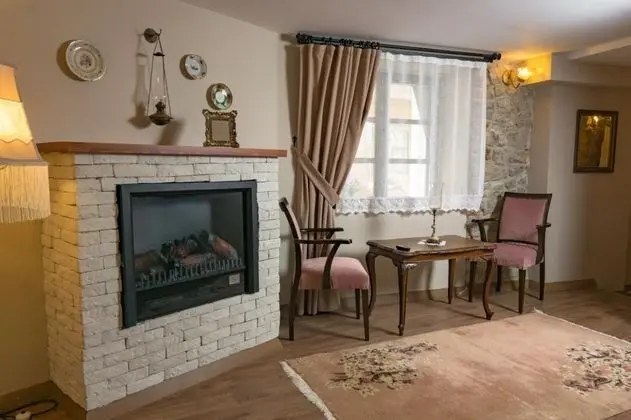 Suite, Sokak Manzaralı, Şömineli