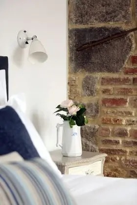 Tek Büyük veya İki Ayrı Yataklı Oda, Nehir Manzaralı