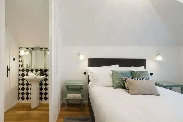 Tek Büyük veya İki Ayrı Yataklı Oda (Street View)