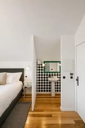 Tek Büyük veya İki Ayrı Yataklı Oda (Street View)