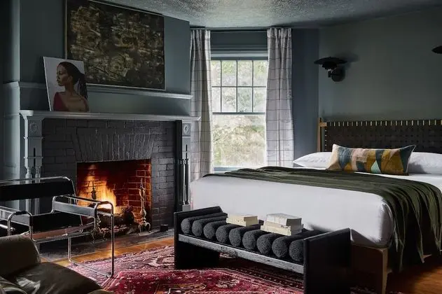 Traditional Oda (Robert Frost Room)