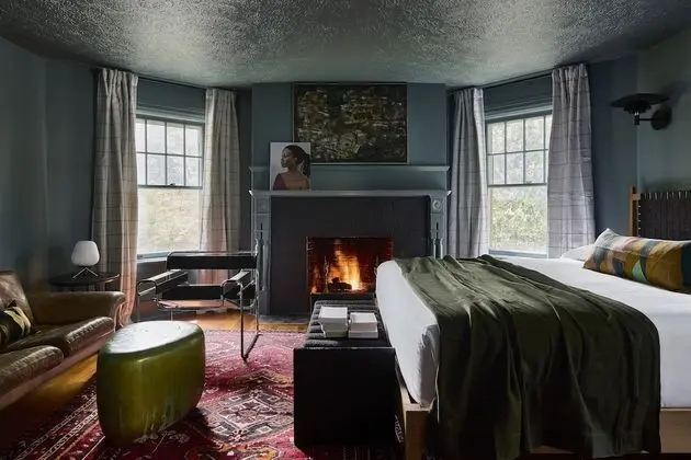 Traditional Oda (Robert Frost Room)