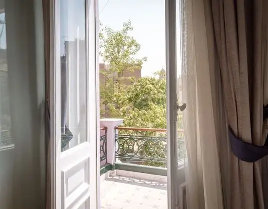Junior Süit, Balkon