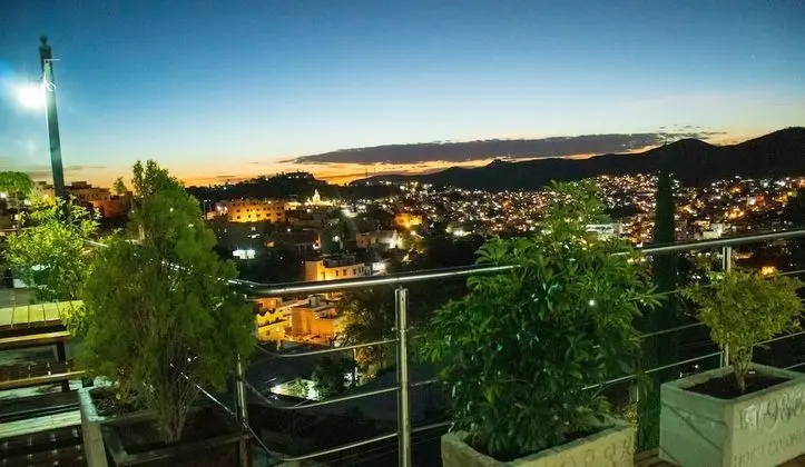 Standard Tek Büyük Yataklı Oda, 2 Çift Kişilik Yatak, Tepe Manzaralı