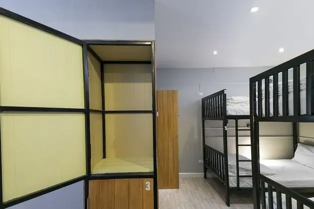 Private Family room with 6 beds Ensuite Bathroom