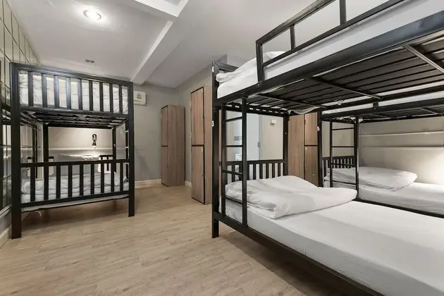 Private Family room with 6 beds Ensuite Bathroom