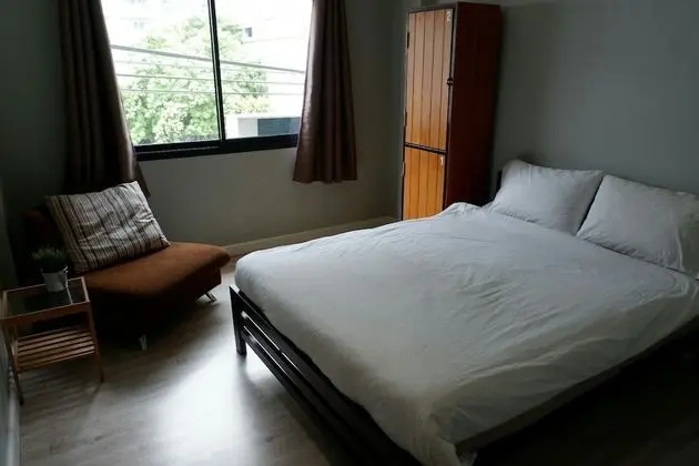 Private Room with Shared Bathroom