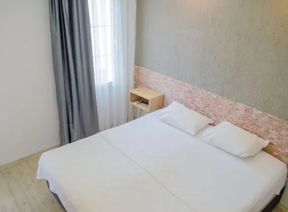 Grand Tek Büyük Yataklı Oda