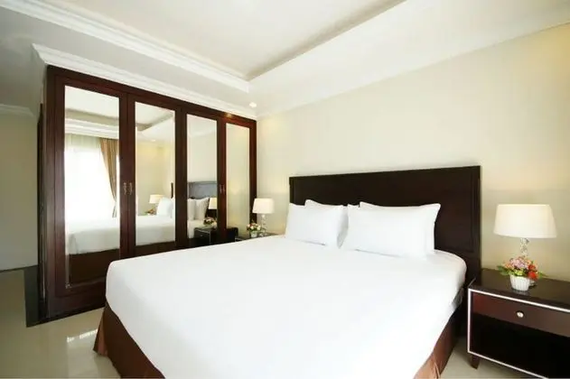 Standard 1 King Bed Balcony