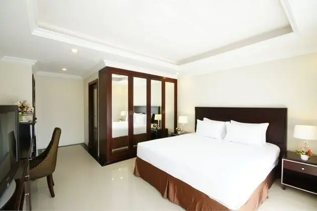 Standard 1 King Bed Balcony