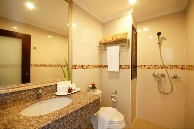 Standard 1 King Bed Balcony